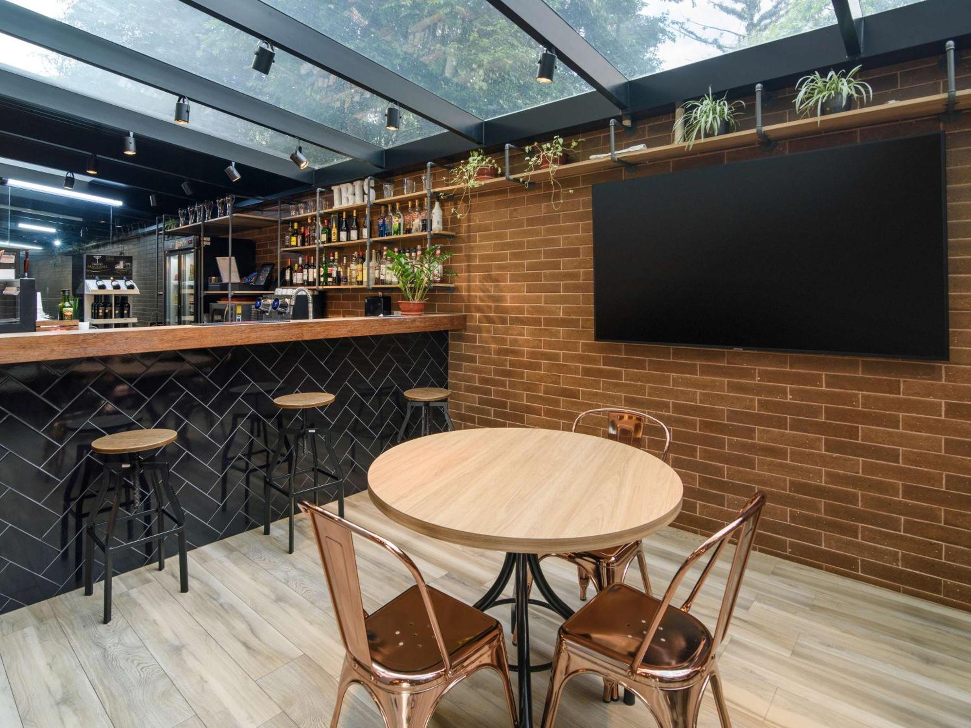 Отель Ibis Curitiba Batel Экстерьер фото